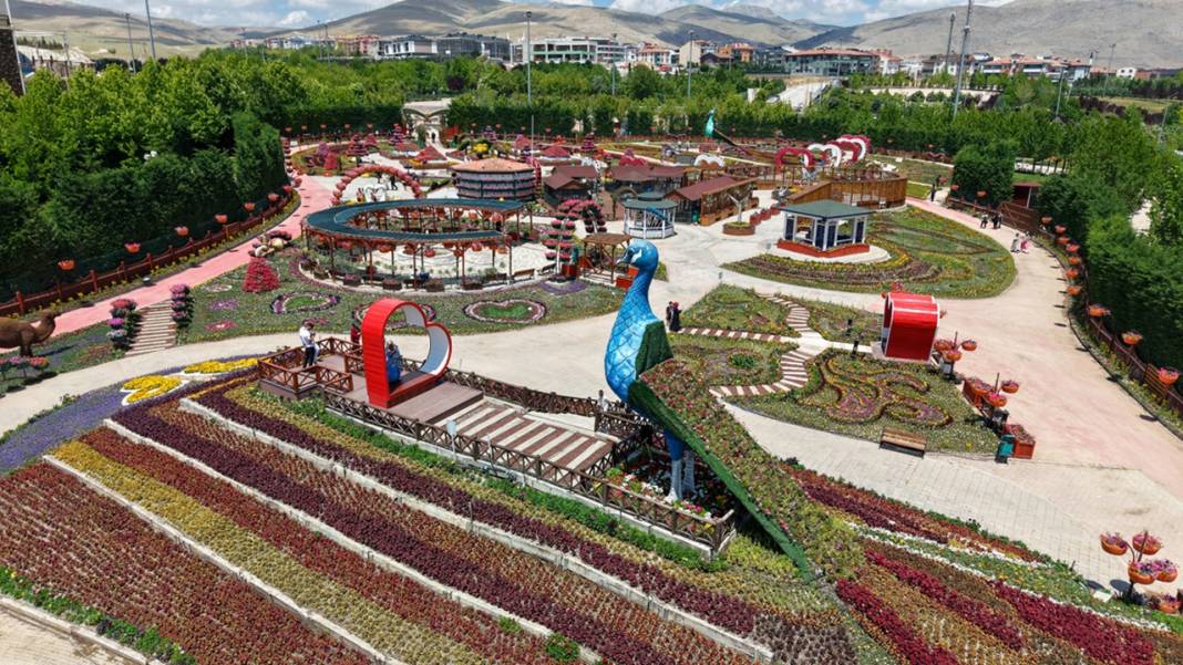Konya'da 385 bin çiçekli bahçe kapılarını açtı! Türkiye'nin en büyüklerinden 1